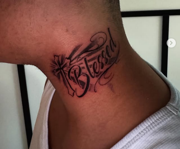 Tatouage noir et gris tigre